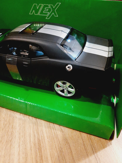 (Paint chip issue, Without box) Welly 2012 Dodge Challenger SRT 1:24 Diecast Scale Model Car