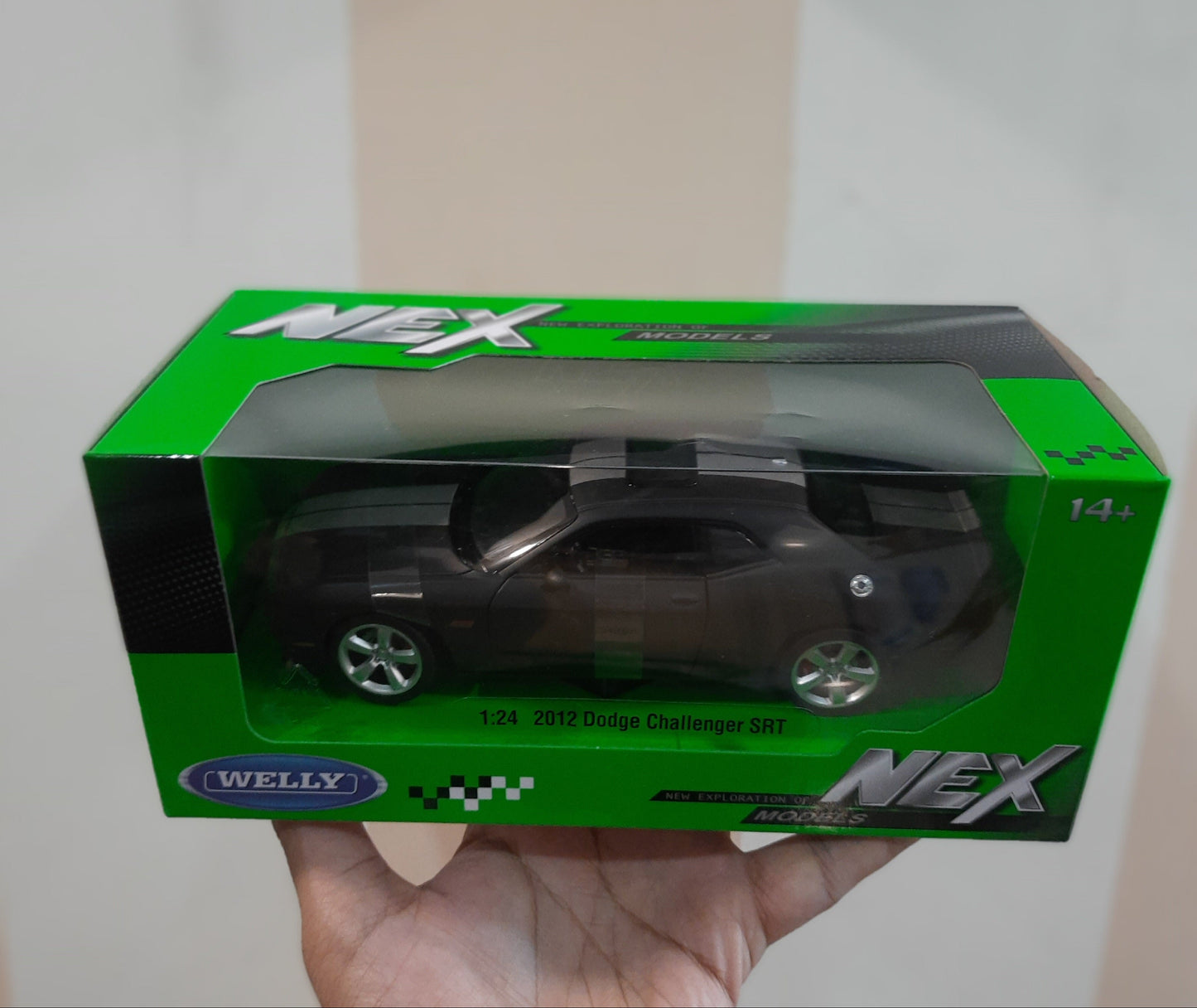(Paint chip issue, Without box) Welly 2012 Dodge Challenger SRT 1:24 Diecast Scale Model Car
