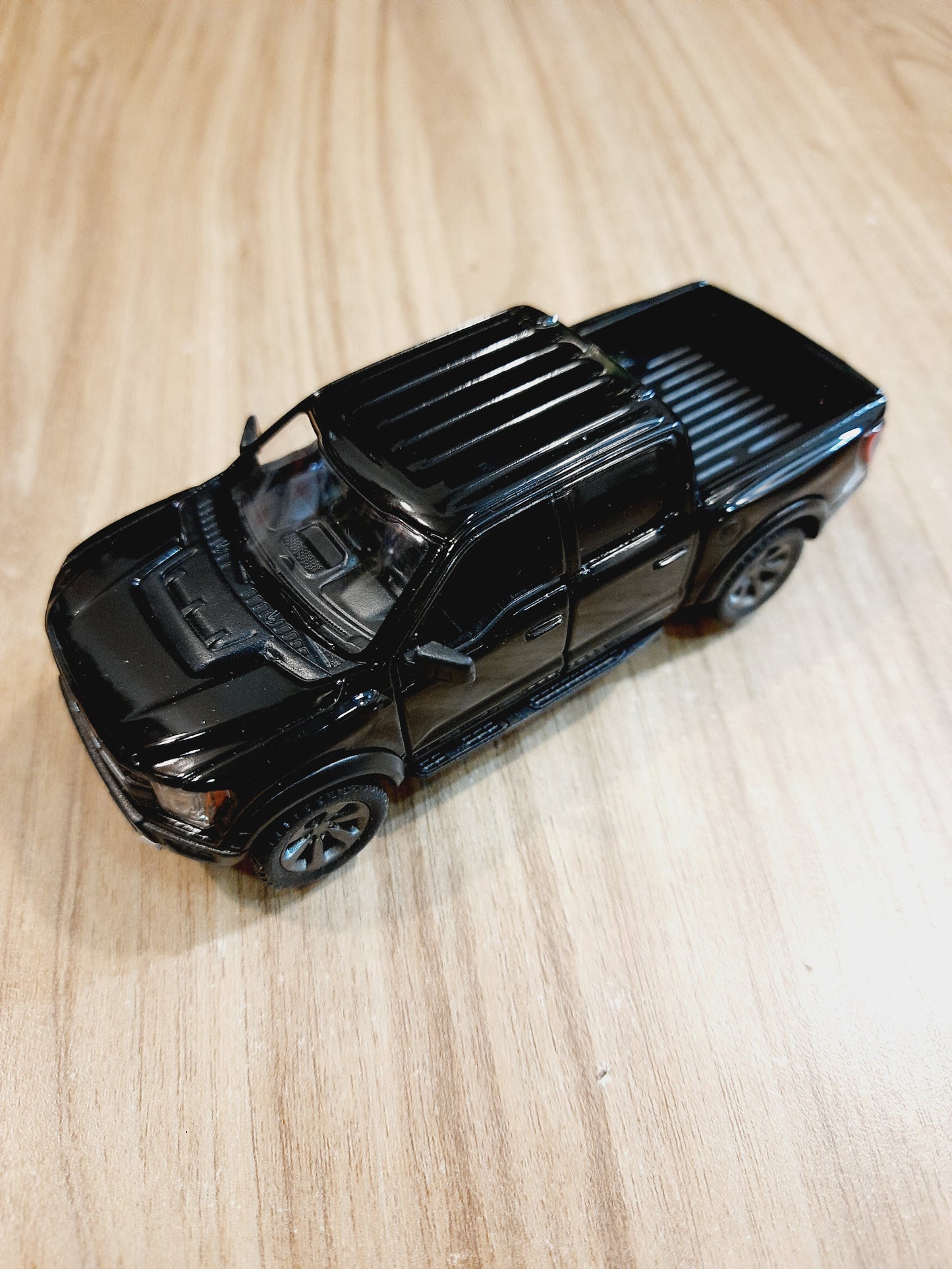 Kinsmart 2022 Ford F-150 Raptor Diecast Scale Model Car 1:46 - KT5436