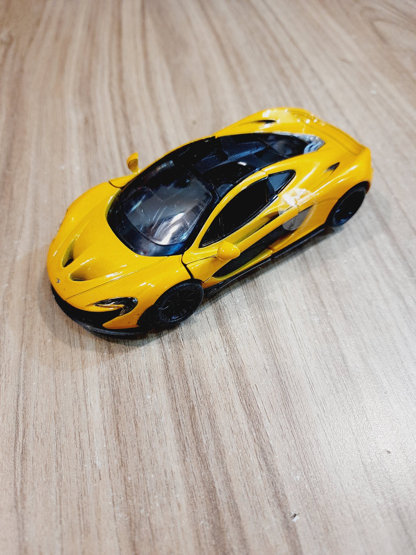 Kinsmart McLaren P1 Diecast Scale Model Car 1:36 - KT5393