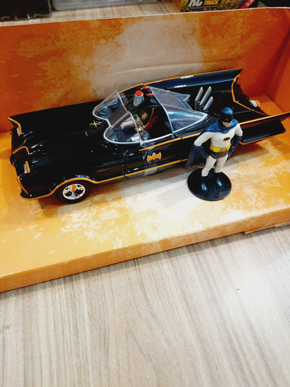 Jada Classic Tv Series Batmobile & Batman 1:24 Diecast Scale Model Car