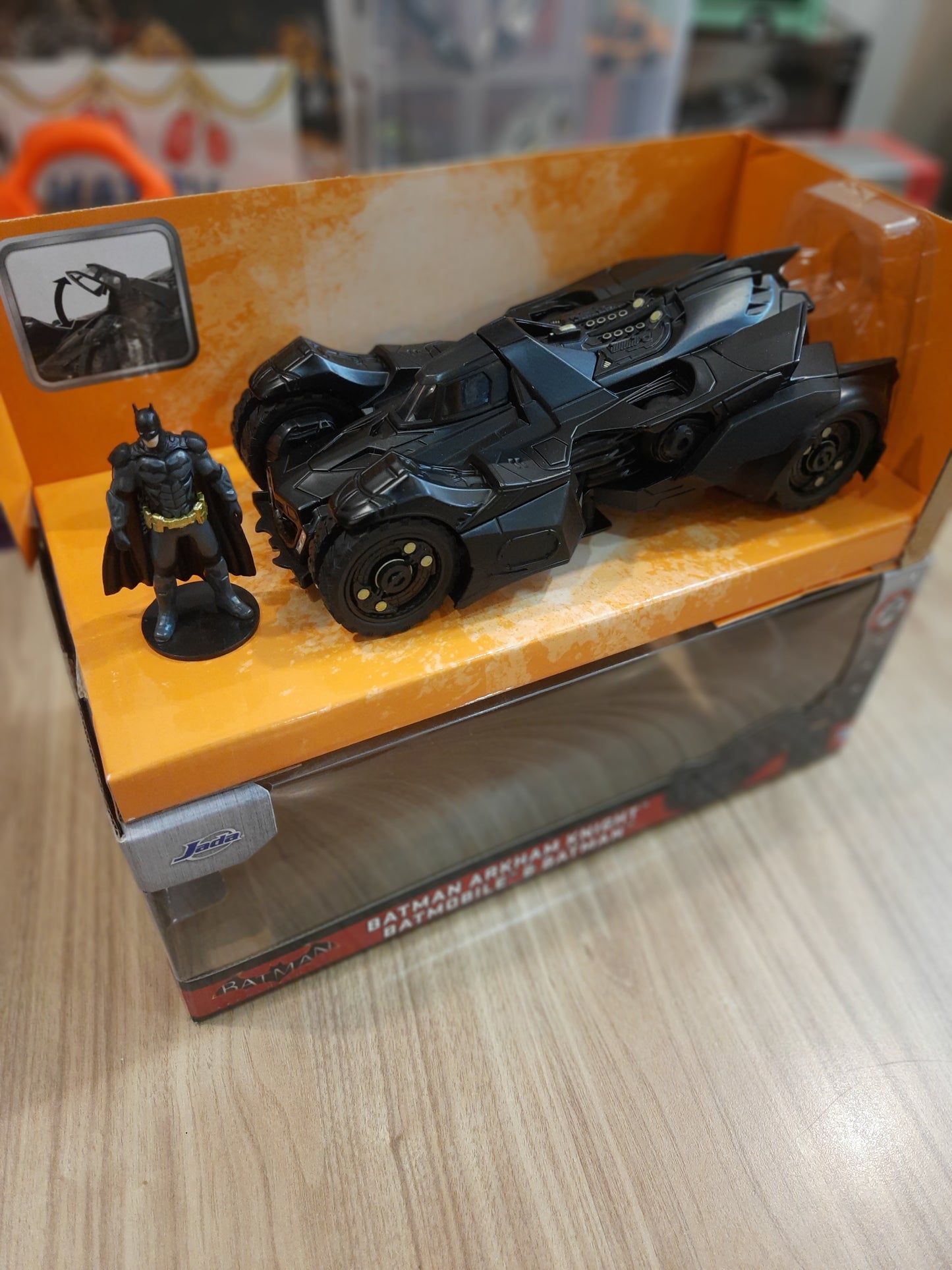 Jada Batman Arkham Knight Batmobile & Batman 1:24 Diecast Scale Model Car