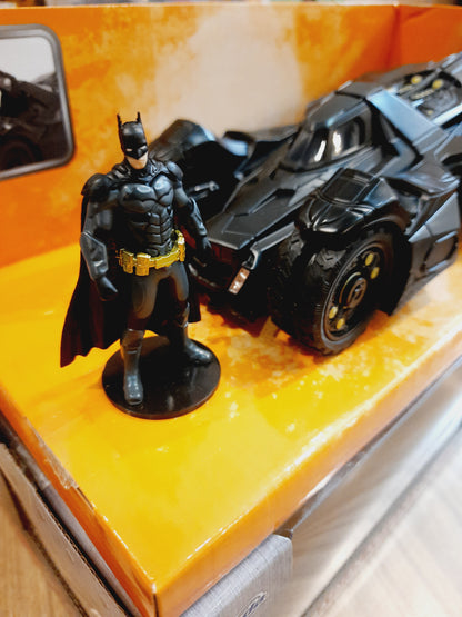 Jada Batman Arkham Knight Batmobile & Batman 1:24 Diecast Scale Model Car