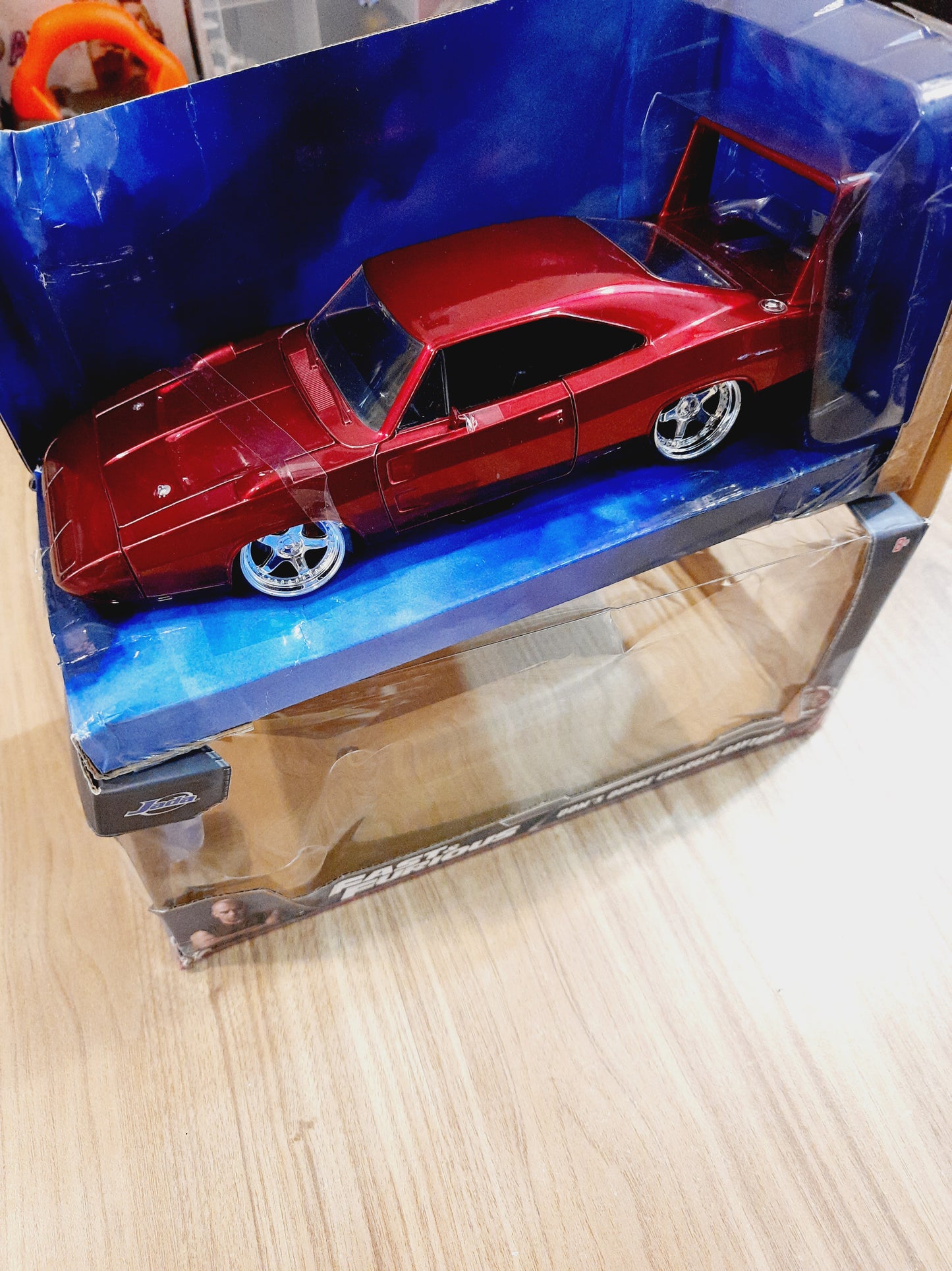 (Outer box damaged) Jada Fast & Furious - Dom's Dodge Charger Daytona 1:24 Diecast Scale Model Car