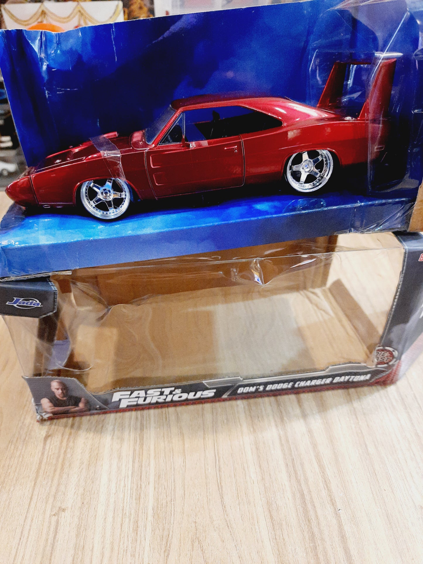 (Outer box damaged) Jada Fast & Furious - Dom's Dodge Charger Daytona 1:24 Diecast Scale Model Car