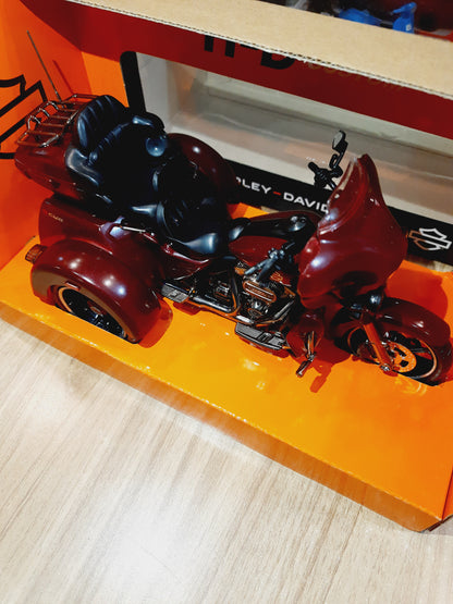Maisto 1:12 Harley Davidson 2021 CVO Tri Glide Diecast Scale Model Bike