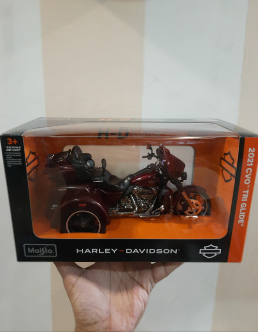 Maisto 1:12 Harley Davidson 2021 CVO Tri Glide Diecast Scale Model Bike