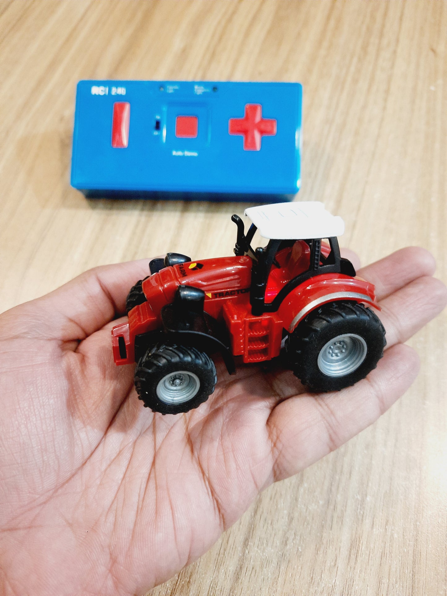 Mini Remote Control Farm Tractor 1:64