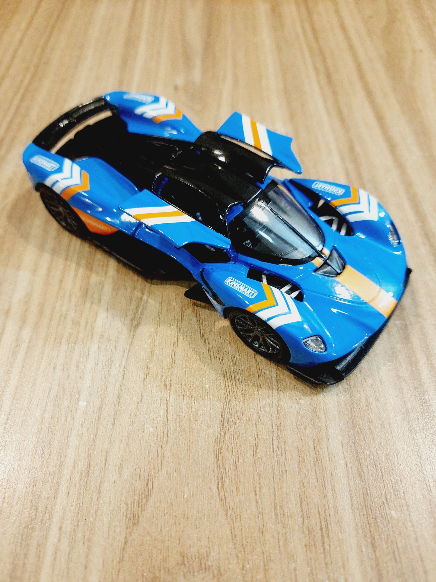 Kinsmart Aston Martin Valkyrie Livery Edition blue diecast car
