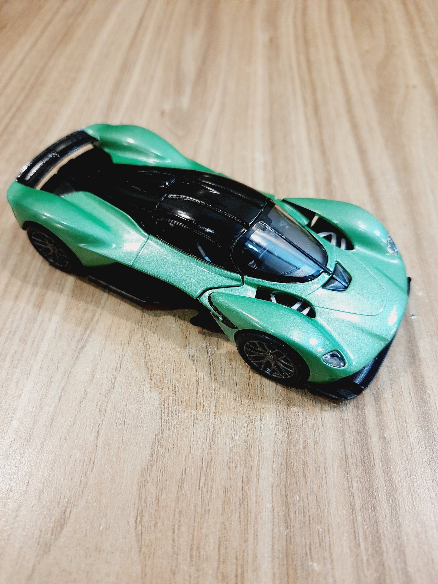 Kinsmart Aston Martin Valkyrie Diecast Scale Model Car 1:36 - KT5470D