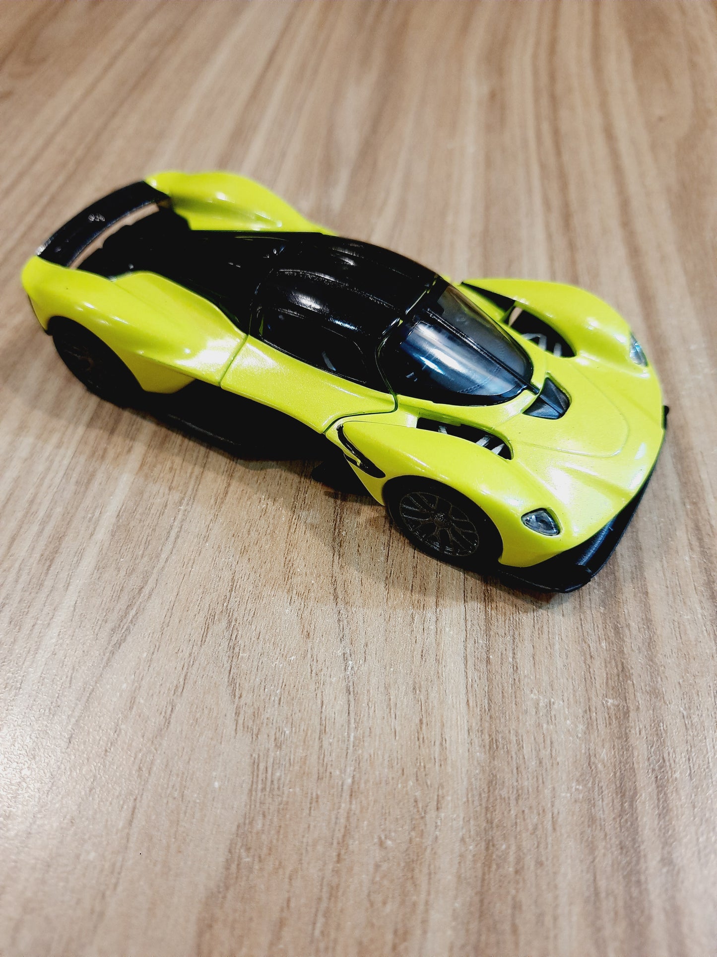Kinsmart Aston Martin Valkyrie Diecast Scale Model Car 1:36 - KT5470D