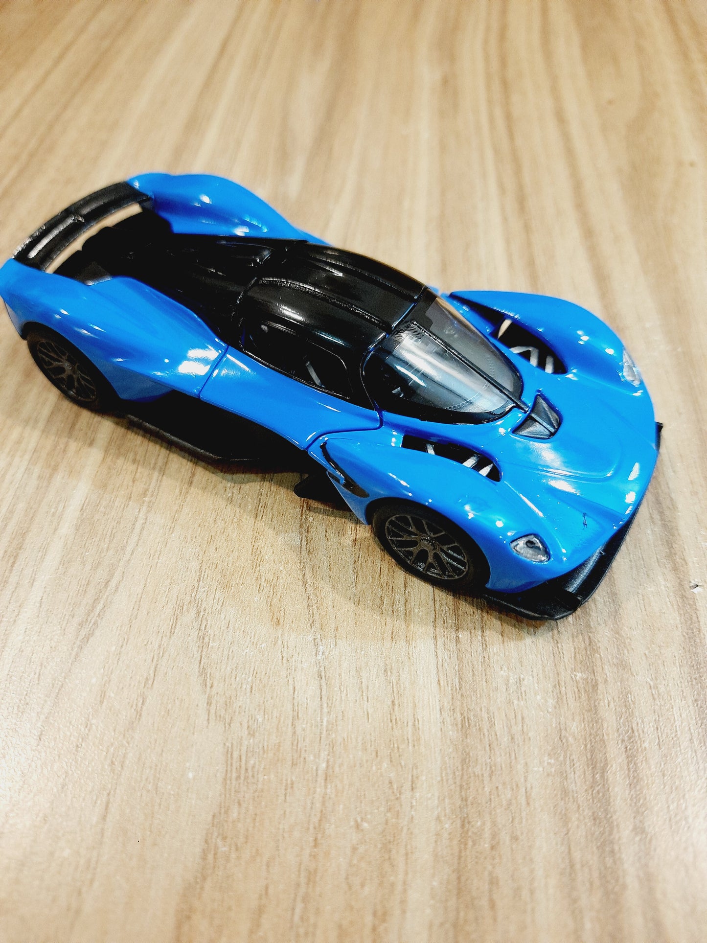 Kinsmart Aston Martin Valkyrie Diecast Scale Model Car 1:36 - KT5470D