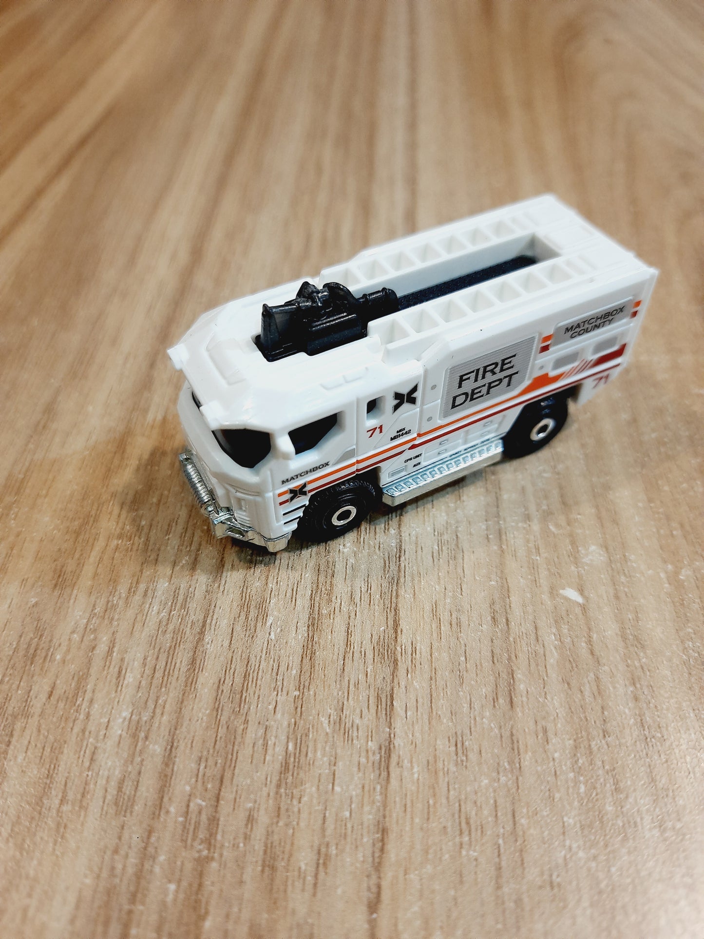 Matchbox 1:64 Exclusive Gift Pack Diecast Scale Models HVR81 JJP55