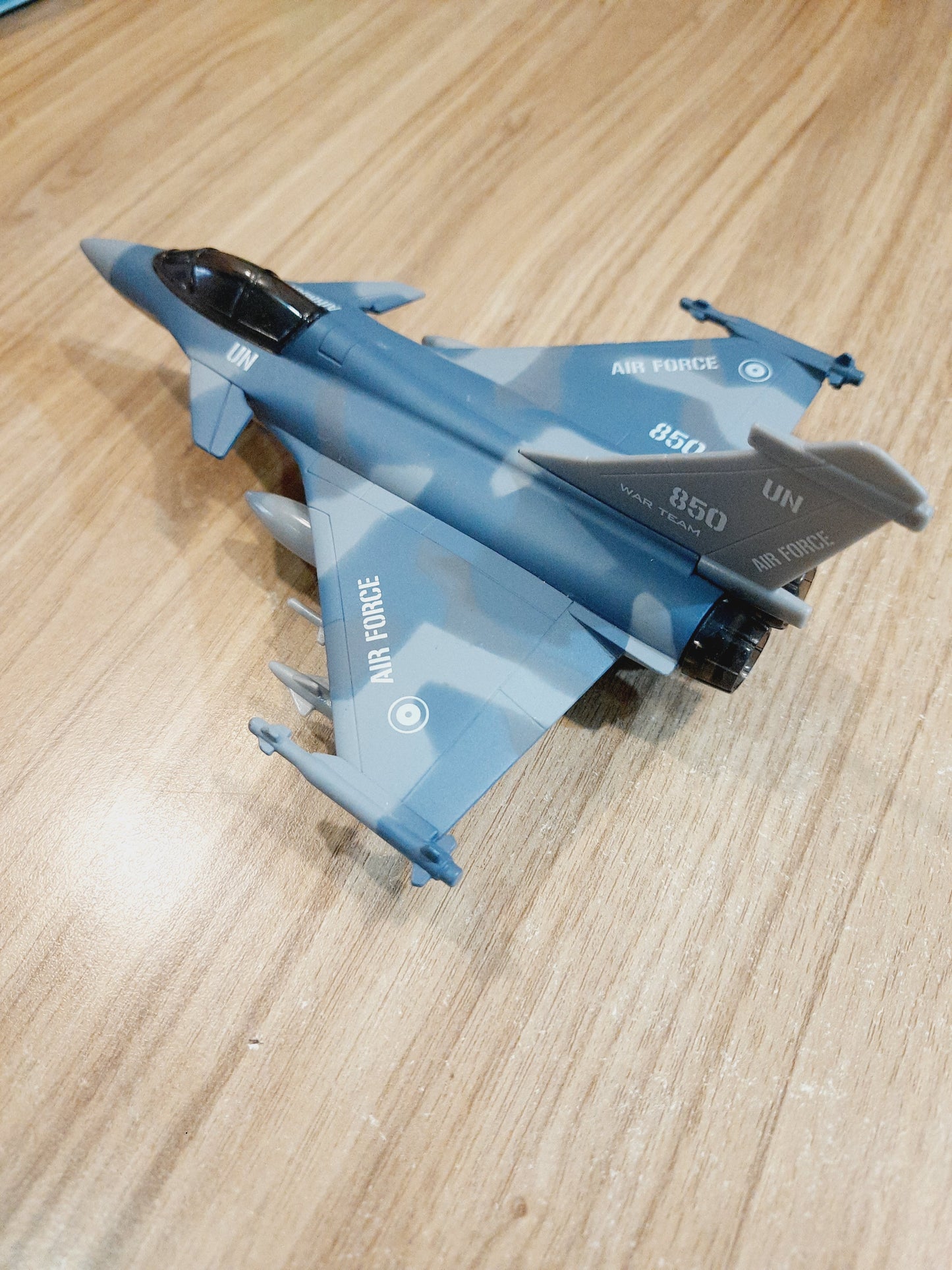 Fighter Jet Diecast Scale Model (18.5 cm)