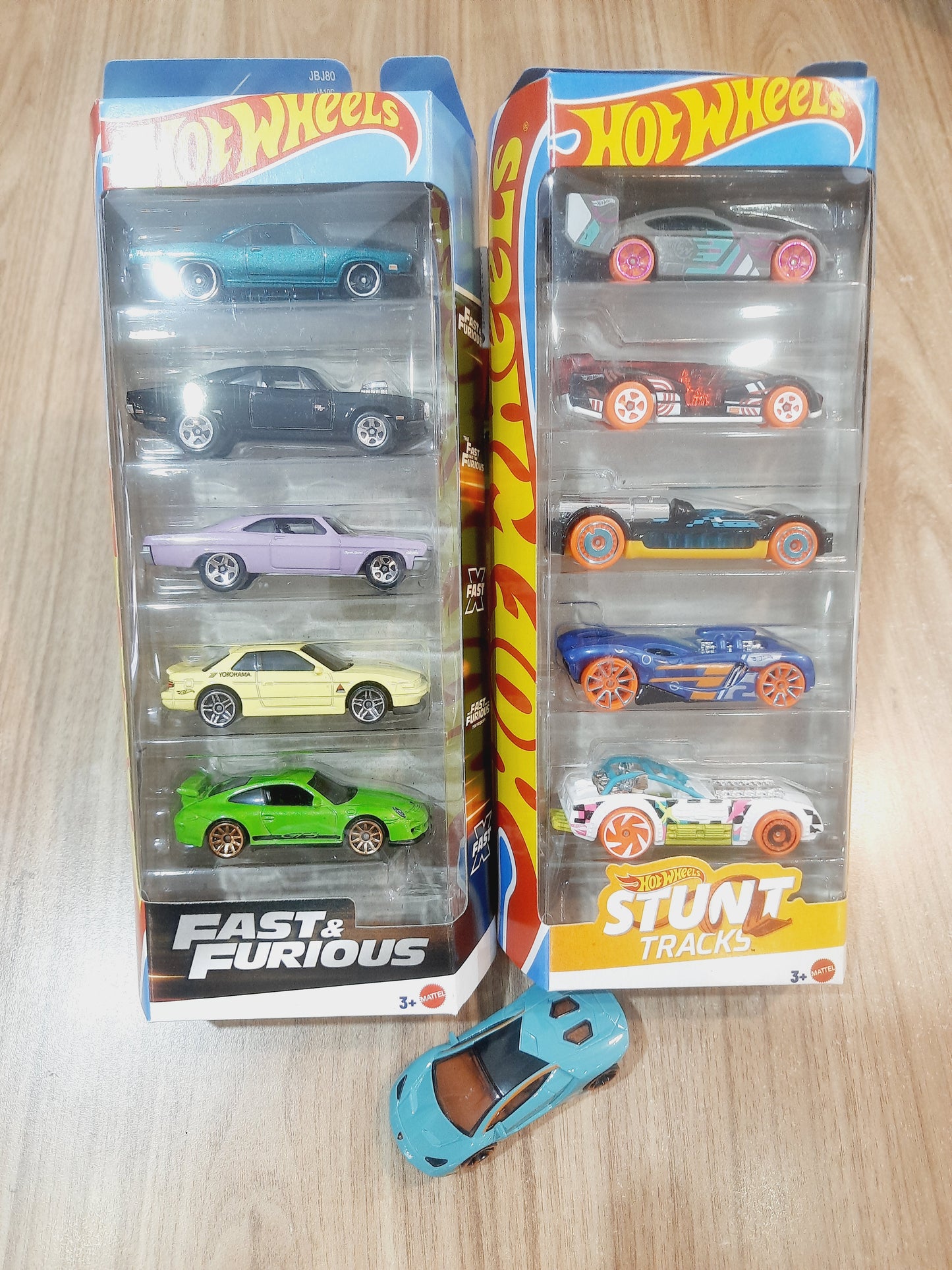 Hot Wheels Fast & Furious, Stunt Tracks & 1:64 Metal Lamborghini Centenario Combo Pack
