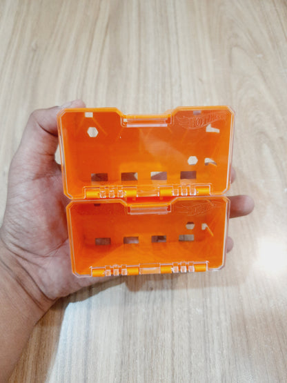 Hot Wheels 1:64 Ultimate Collector Case & (Free) Dimachinni Veloce