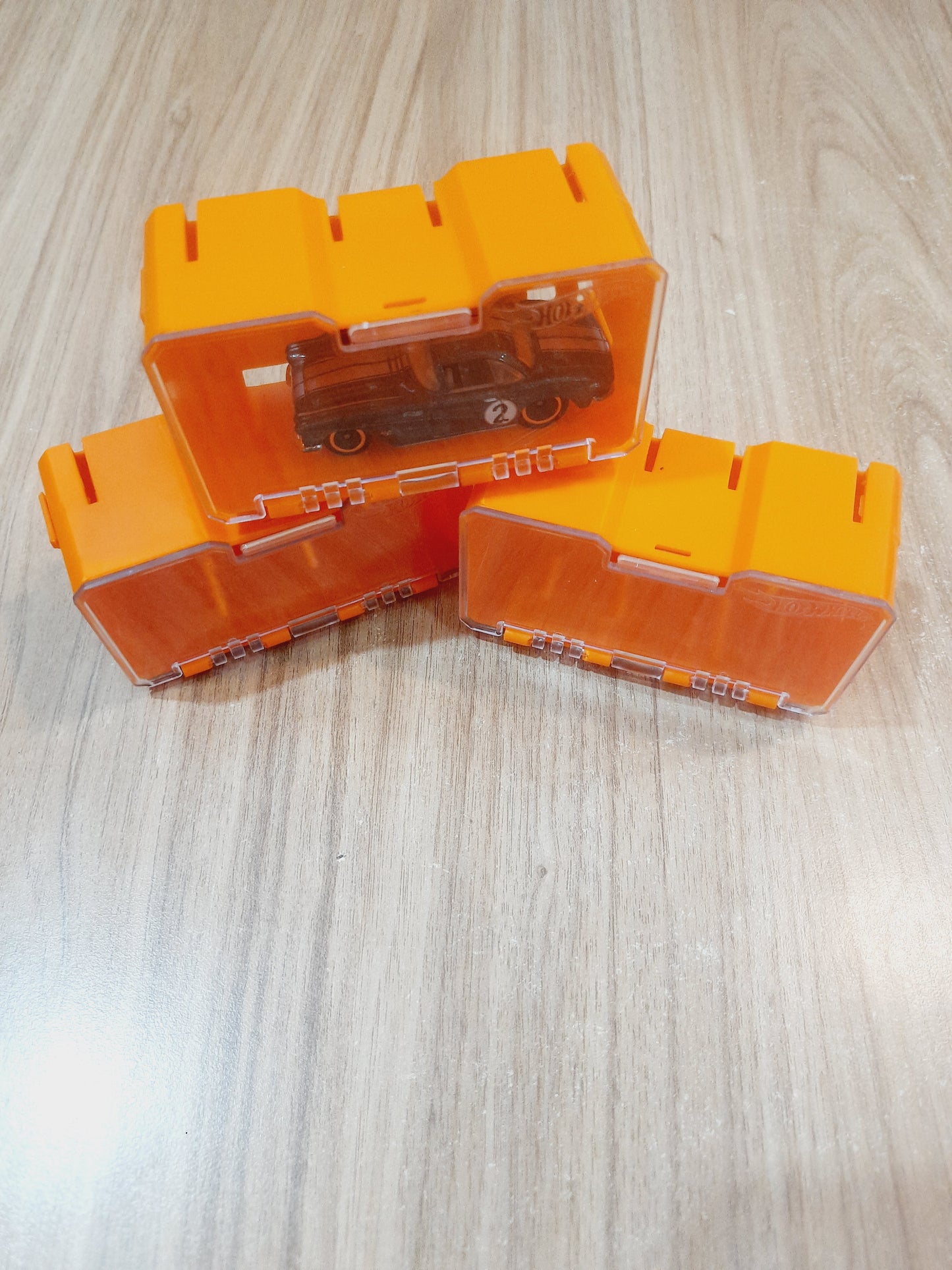 Hot Wheels 1:64 Ultimate Collector Case & (Free) Dimachinni Veloce