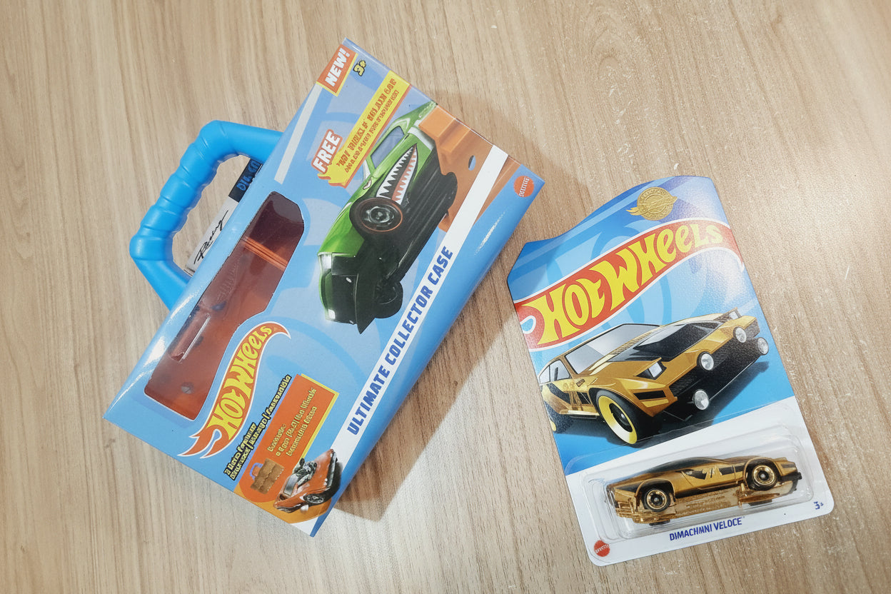 Hot Wheels 1:64 Ultimate Collector Case & (Free) Dimachinni Veloce
