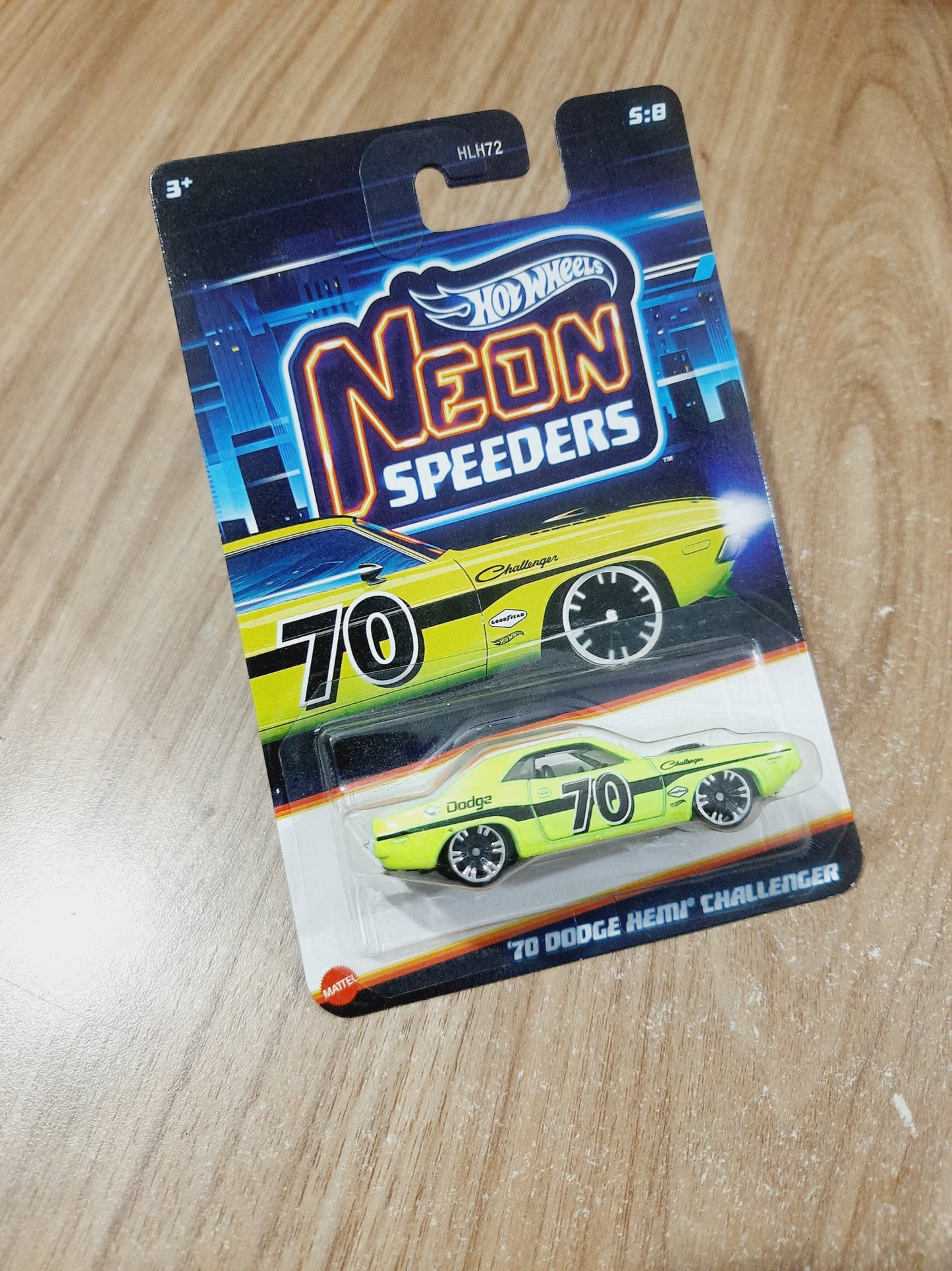Hot Wheels Neon Speeders 70 Dodge Hemi Challenger HLH72