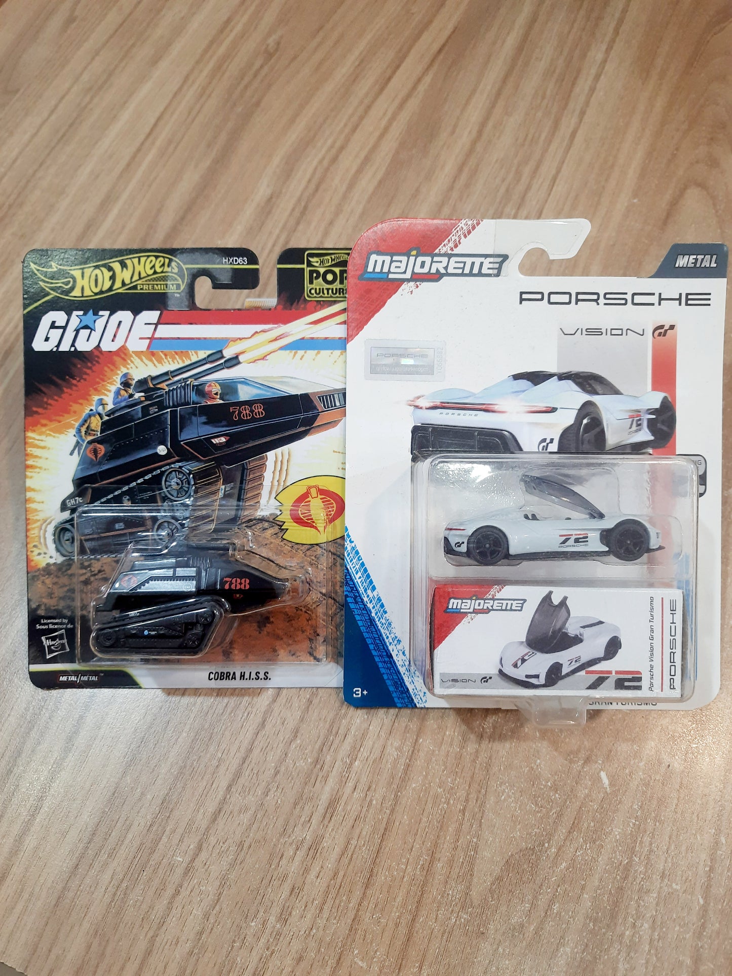 Hot Wheels Pop Culture & Majorette (combo pack)