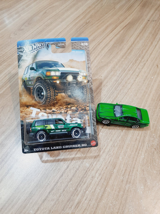 Hot Wheels Toyota Land Cruiser 80 & Metal Lose 1:64 Nissan Cefiro A31