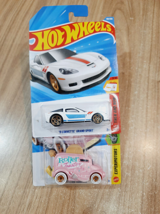 Hot Wheels 11 Corvette Grand Sport & Roller Toaster