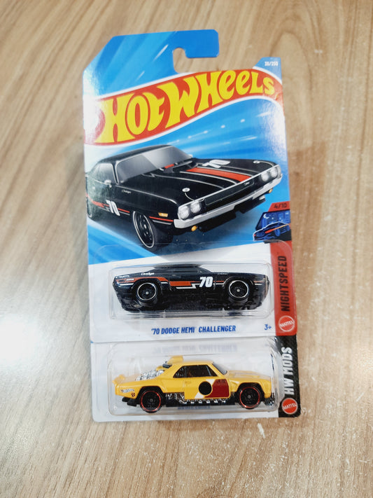 Hot Wheels 70 Dodge Hemi Challenger & Vairstrike