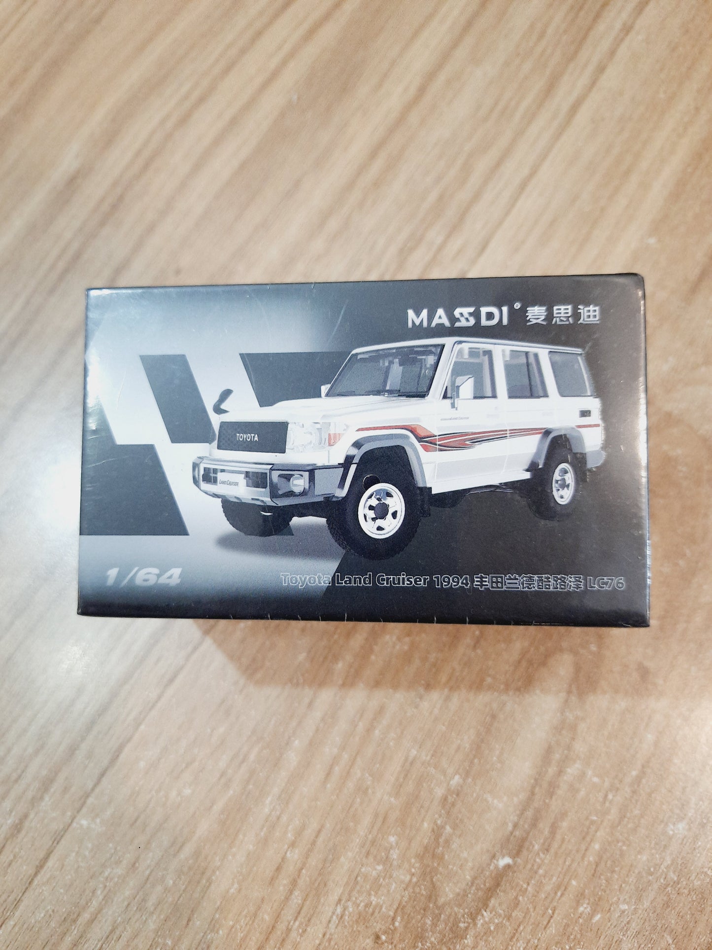 Massdi Toyota Land Cruiser 1994 1:64 Diecast Scale Model LC76 TYT1901