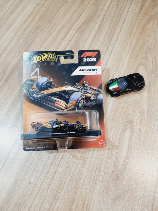 Hot Wheels Premium Formula 1 2025 McLaren Formula 1 Team #4 & Lose Metal Alfa Romeo 4C Spider