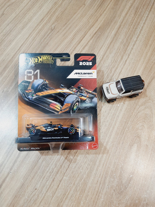 Hot Wheels Premium Formula 1 2025 McLaren Formula 1 Team #81 & Lose Metal Ford Bronco Wildtrak