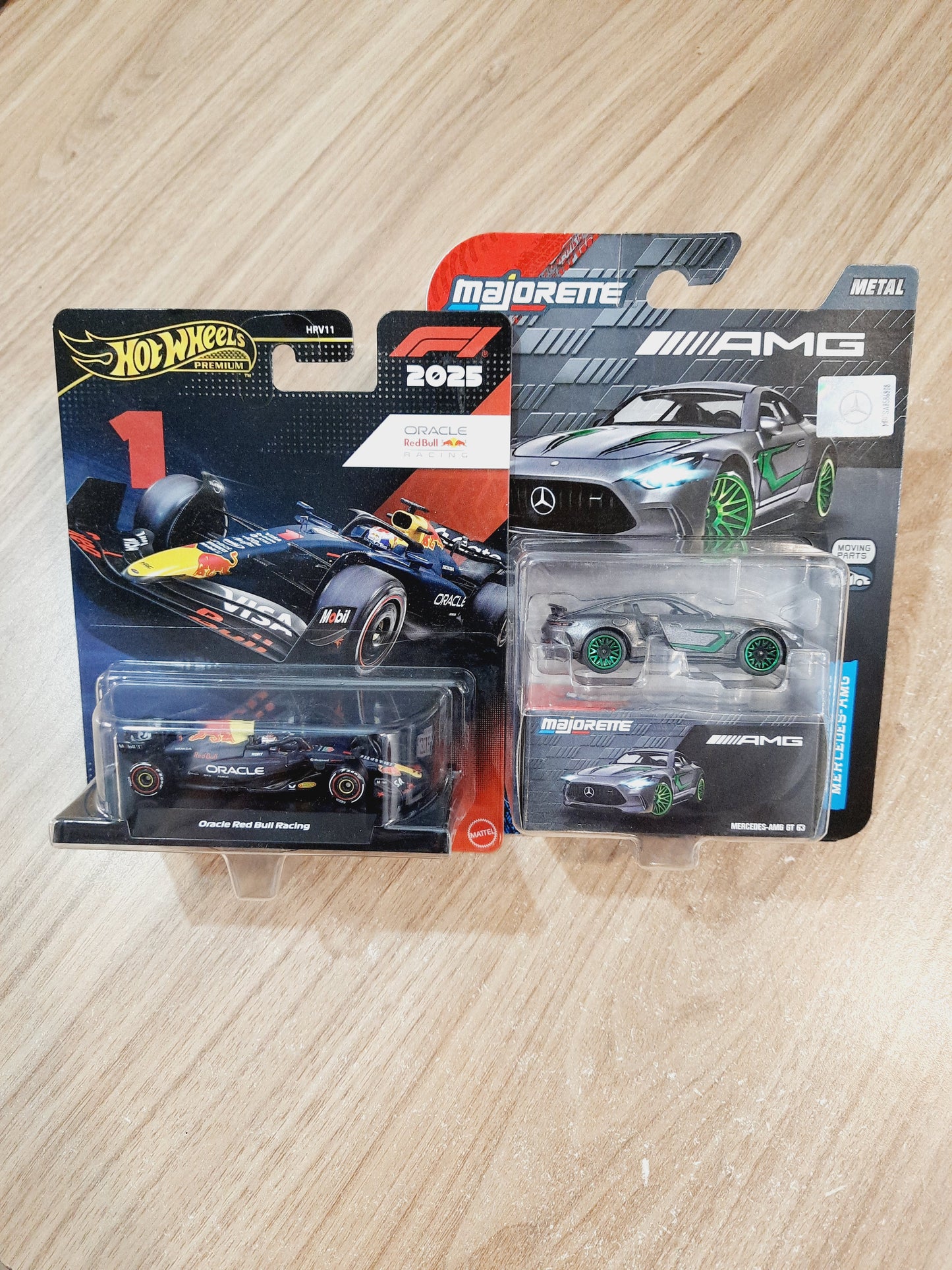Hot Wheels Premium Formula 1 2025 Oracle Red Bull Racing #1 Combo Pack
