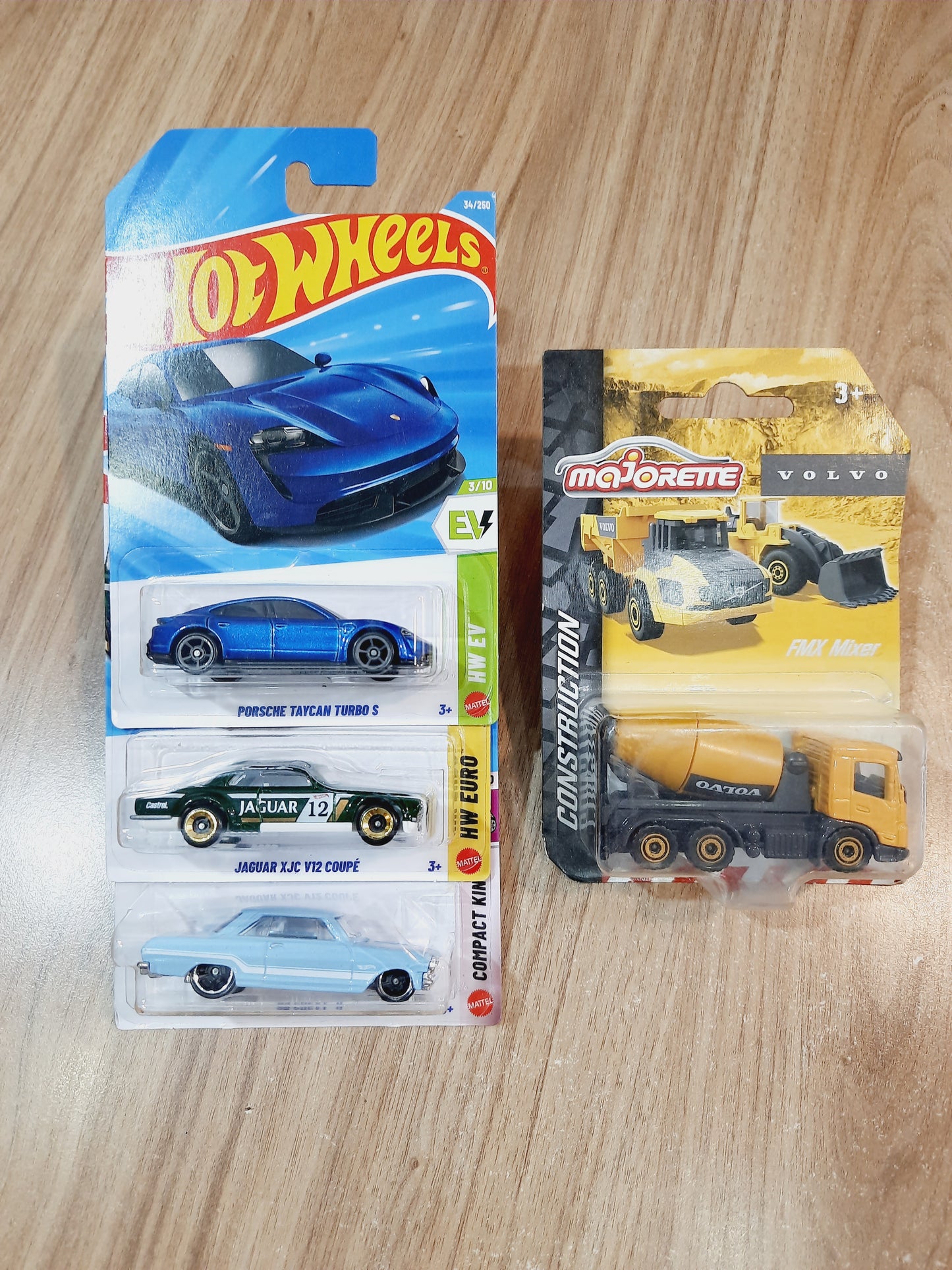 Hot Wheels & Majorette Combo Pack of 4