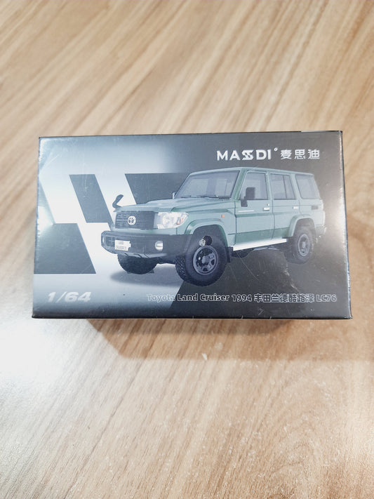 Massdi Toyota Land Cruiser 1994 1:64 Diecast Scale Model LC76 TYT1902 (Green)