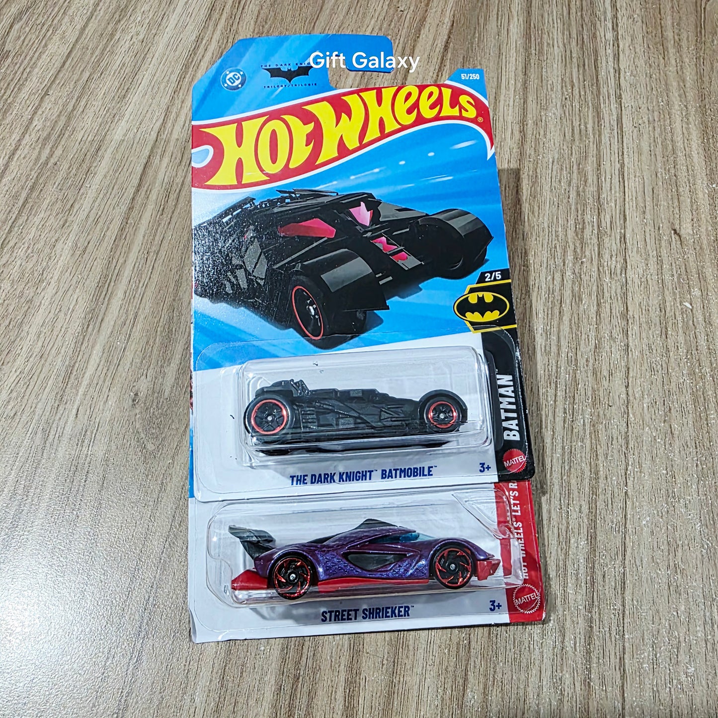 Hot Wheels The Dark Knight Batmobile & Street Shrieker
