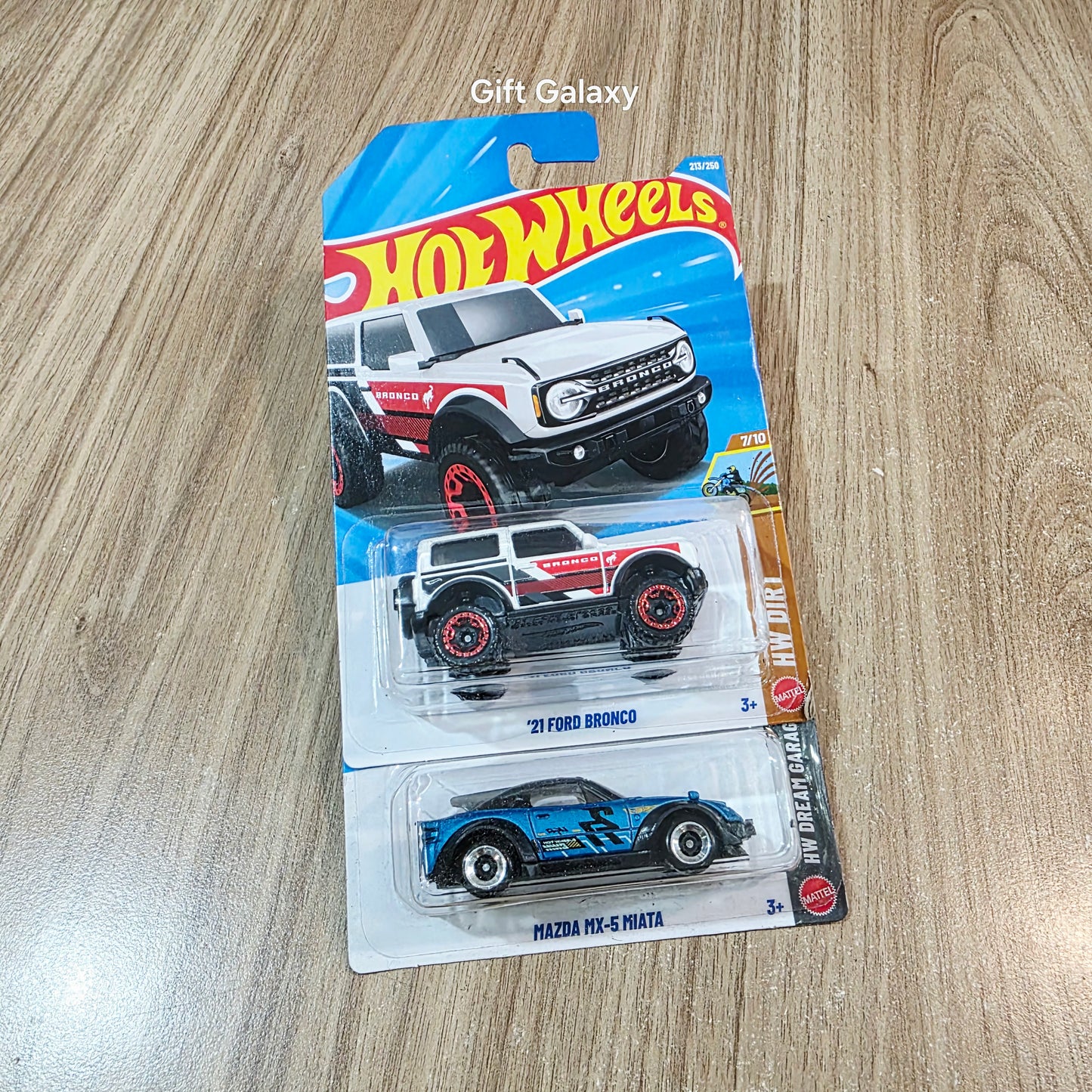 Hot Wheels 21 Ford Bronco & Mazda Mx 5 Miata
