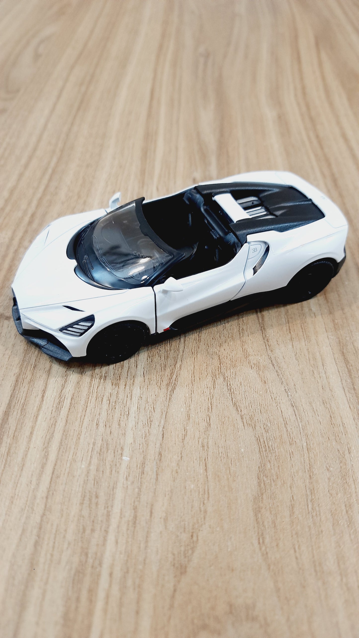 Kinsmart Bugatti Mistral Diecast Scale Model 1:36 | Hypercar Collectible