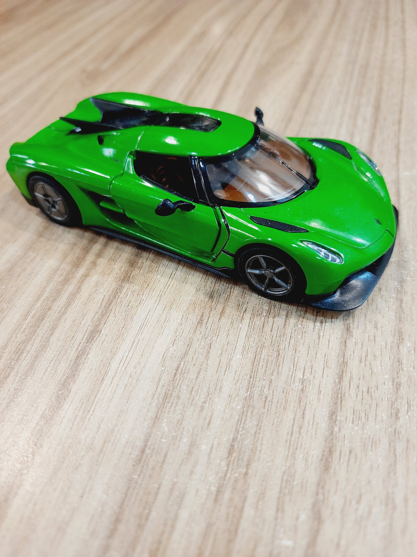 Kinsmart Koenigsegg Jesko Absolut Diecast Scale Model 1:36 | Swedish Hypercar Collectible