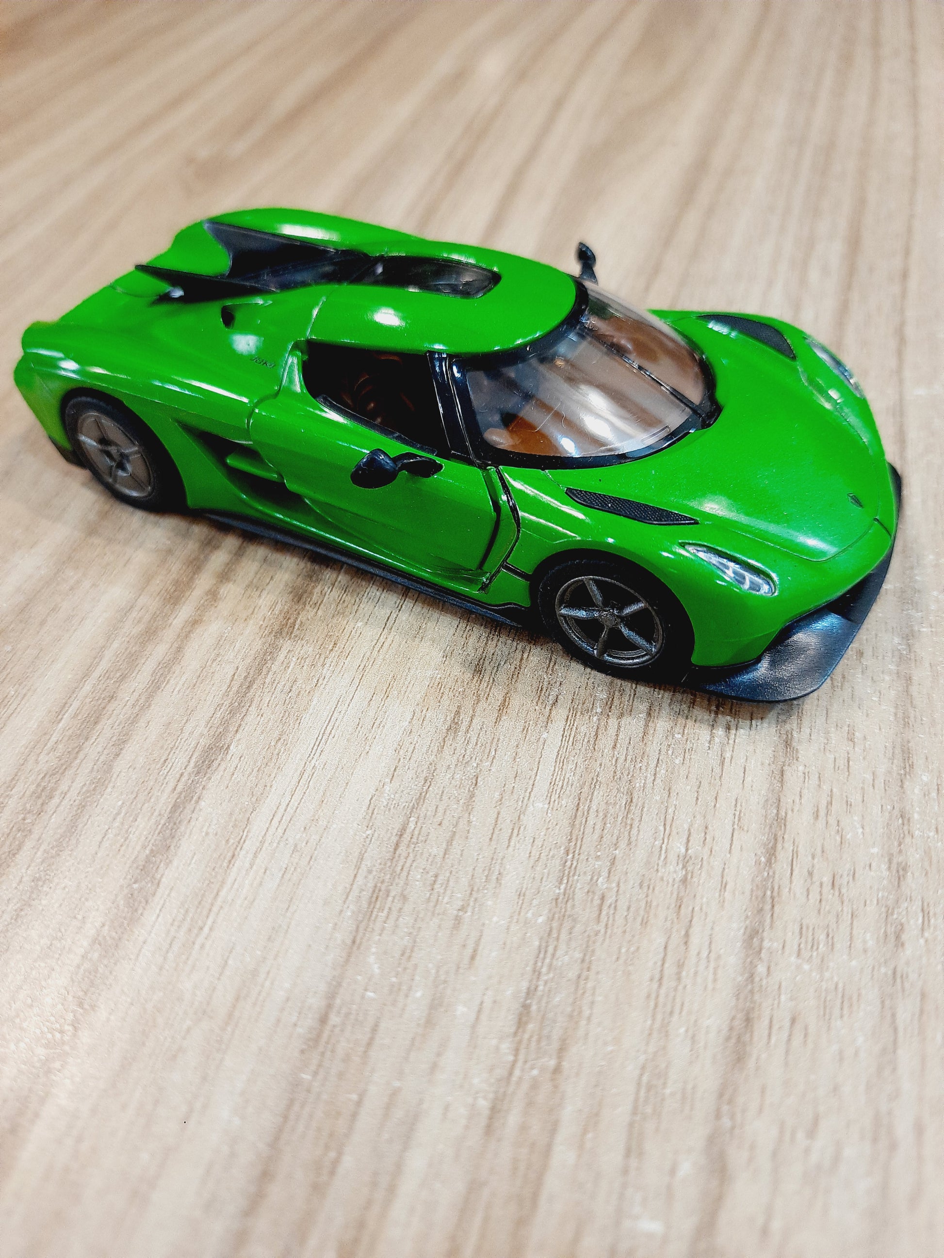 Kinsmart Koenigsegg Jesko Absolut Diecast Scale Model 1:36 | Swedish Hypercar Collectible
