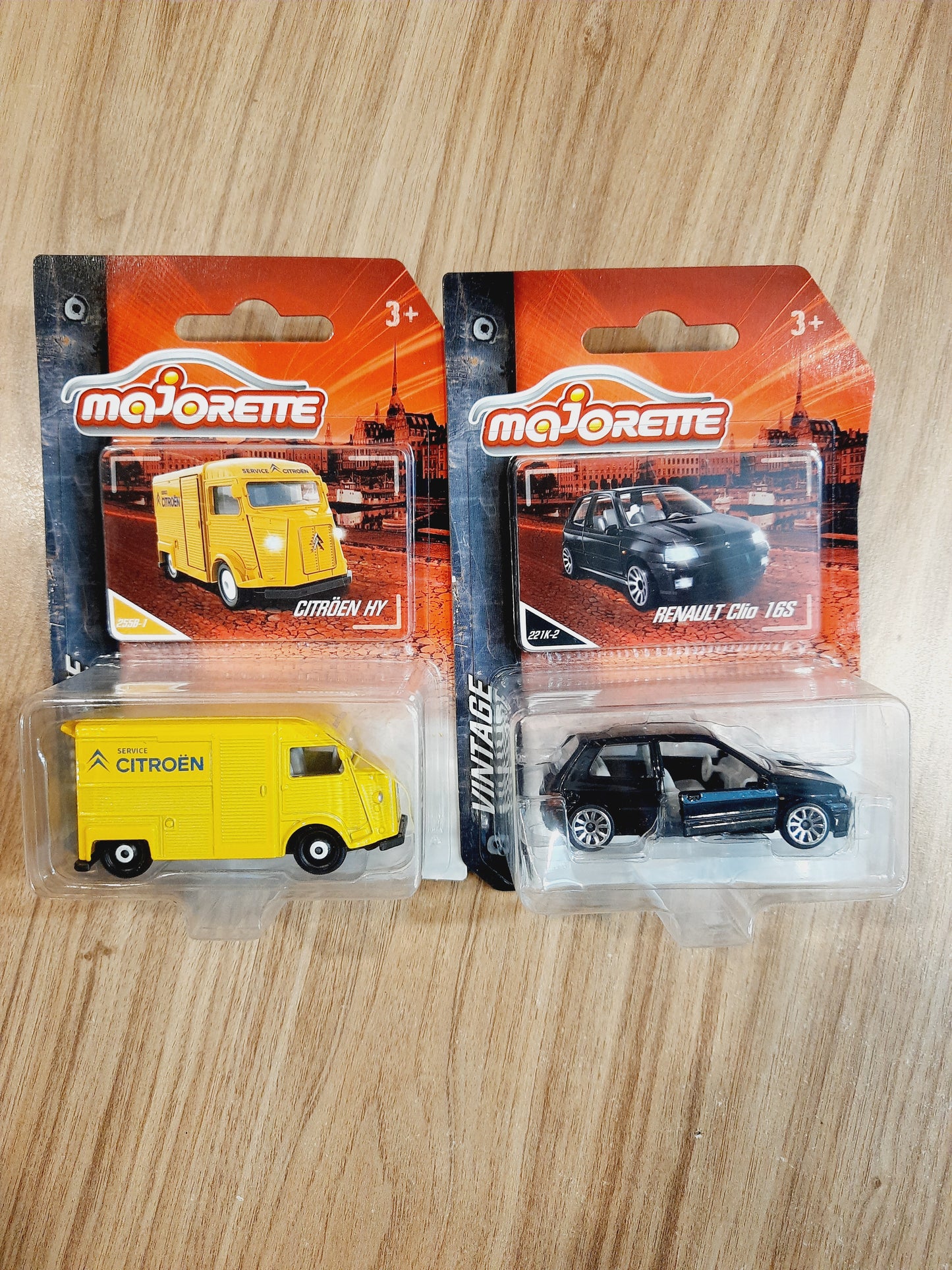 Majorette Citroen HY & Renault Clio 16S Vintage Edition Diecast Scale Model 1:64