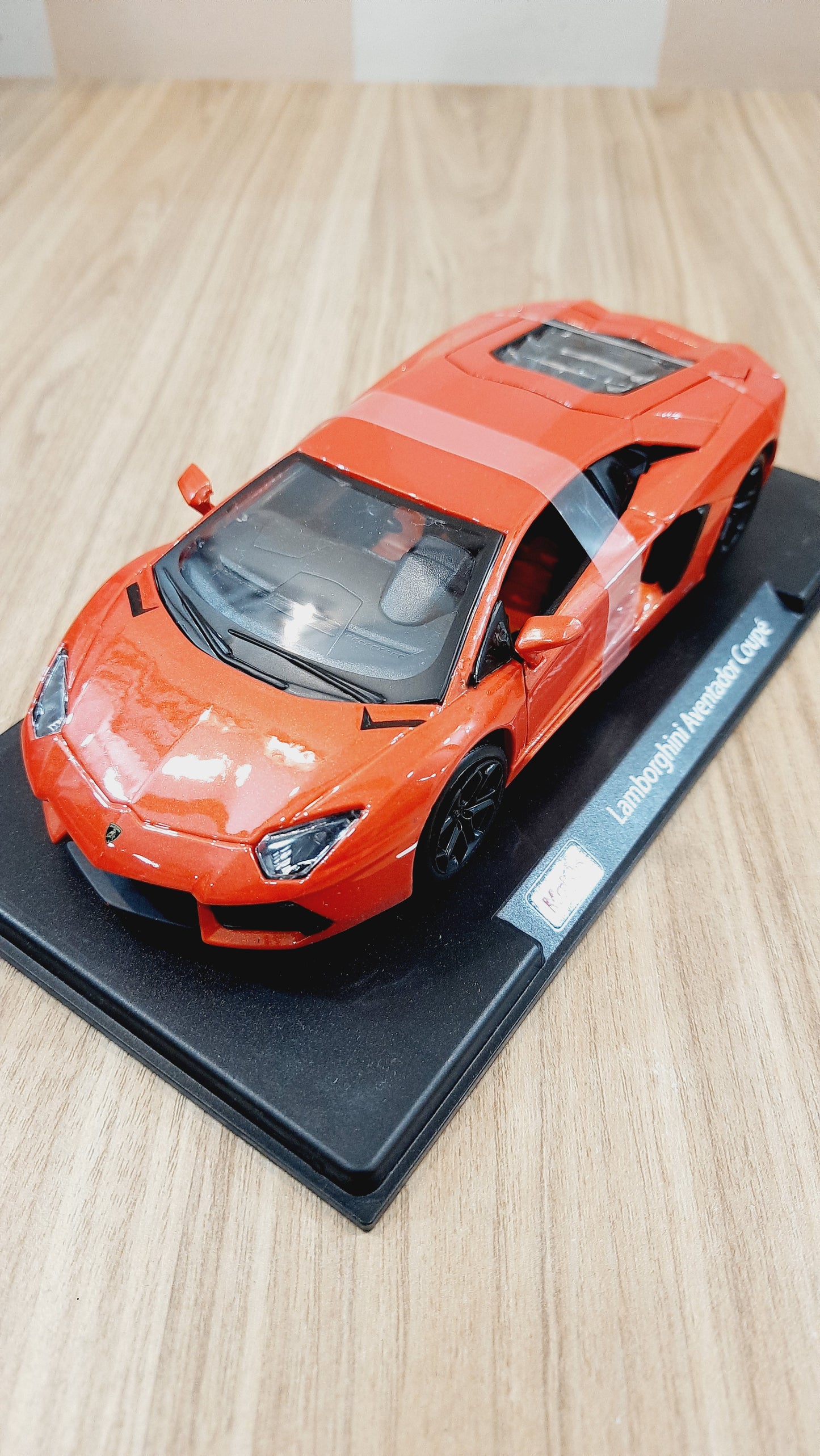 Maisto Lamborghini Aventador Coupe Diecast Scale Model 1:24